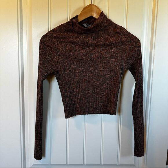 ASOS women’s crop turtleneck size‎ 4 - Picture 2 of 6